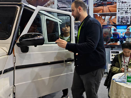 قيادة الاتجاه الجديد للتعديل الداخلي للسيارة الفاخرة العالمية